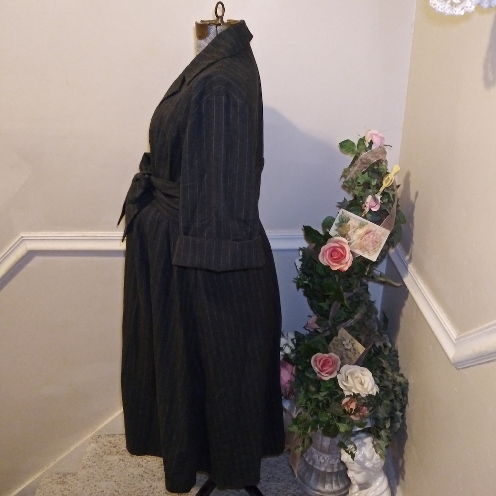 Isabella Oliver Gray-White Pinstripe Tie Waist Maternity Dress - Picture 4 of 11
